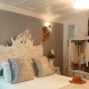 charming-apartment-historical-center.hotels-lisbon-portugal.com/